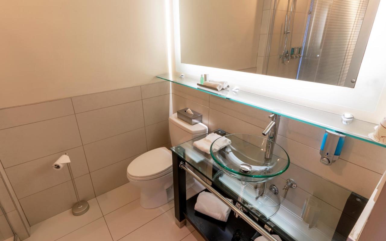 Must Hotel