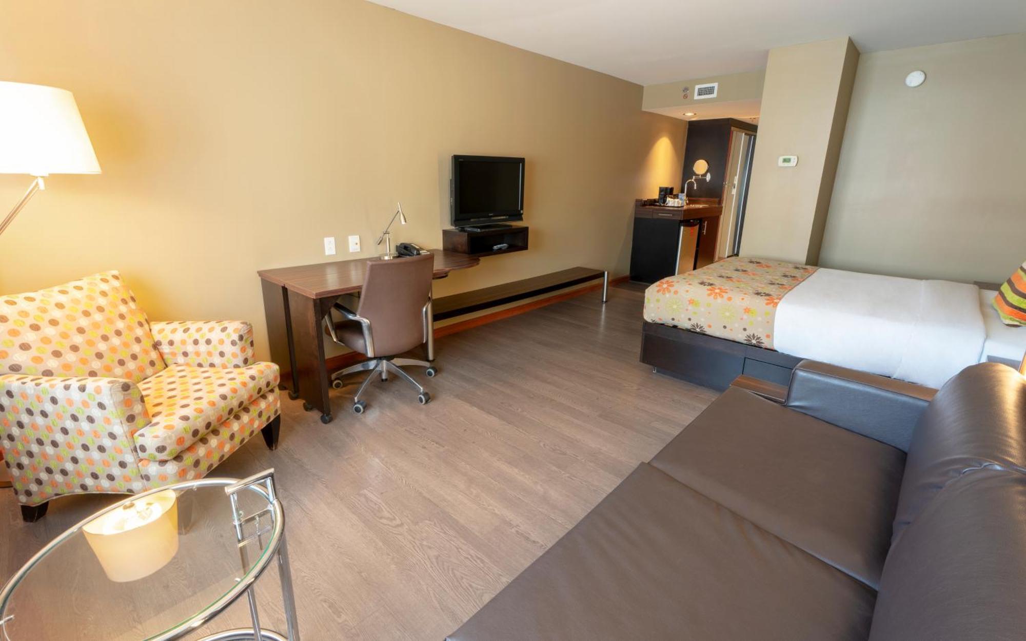 Must Hotel