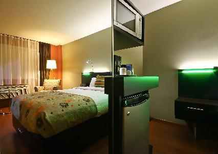 Hotel Must Aeroport De Par Jaro 4*