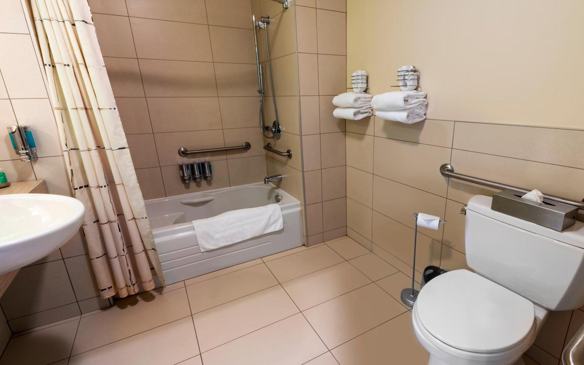 Hotel Must Aeroport De Par Jaro 4*